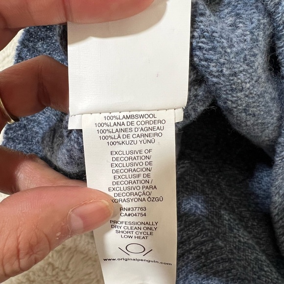 Penguin 100% Lambwool Blue sweater size Small Wms - Picture 3 of 6